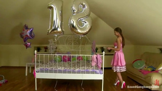 Анальное изнасилование - жесткий подарок молодой девушке на 18 лет